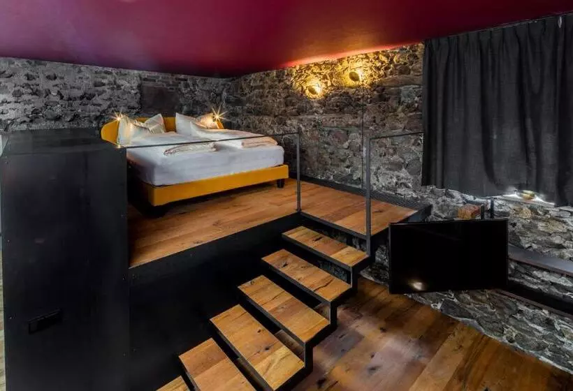 Hotelli Flurin Suites