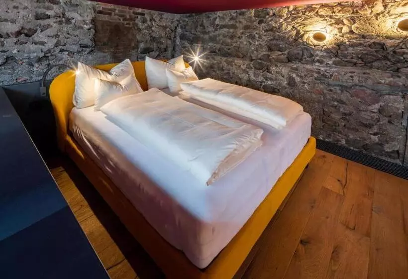 Hotelli Flurin Suites