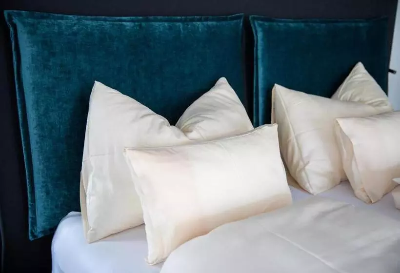 Hotelli Flurin Suites