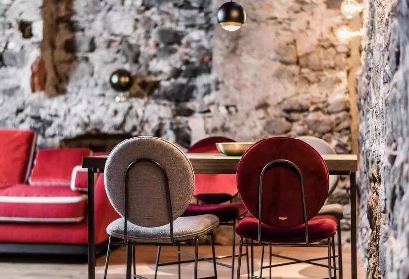 Hotelli Flurin Suites