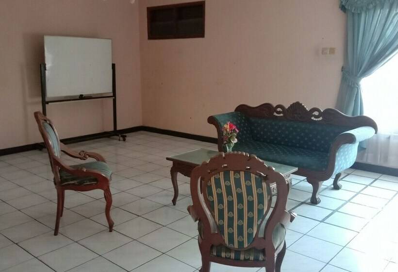 Hotell Oyo 1751 Trihadhi