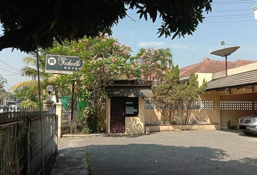 Hotell Oyo 1751 Trihadhi