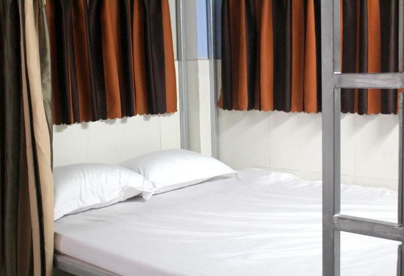 هاستل Aloha Saigon