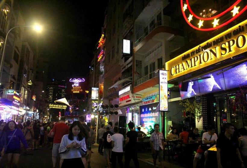 هاستل Aloha Saigon