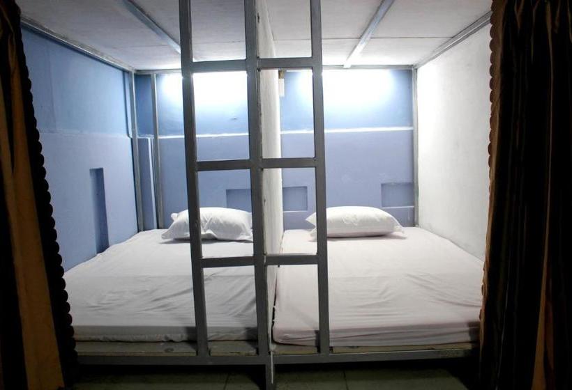 هاستل Aloha Saigon