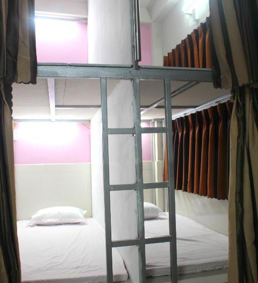 هاستل Aloha Saigon