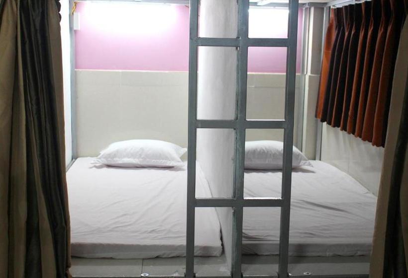 هاستل Aloha Saigon