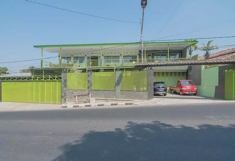 Majatalo Reddoorz Syariah Near Museum Wisma Karya Subang