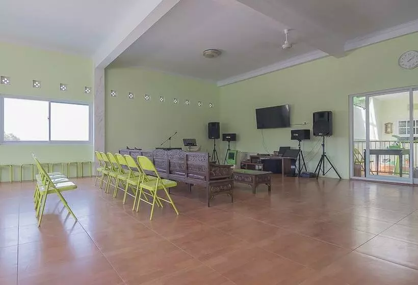 Majatalo Reddoorz Syariah Near Museum Wisma Karya Subang