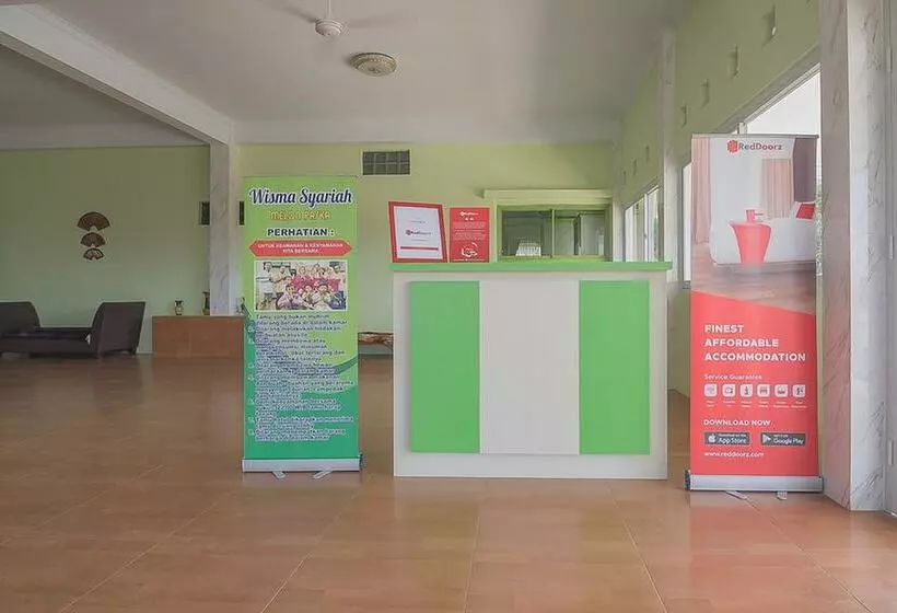 Majatalo Reddoorz Syariah Near Museum Wisma Karya Subang