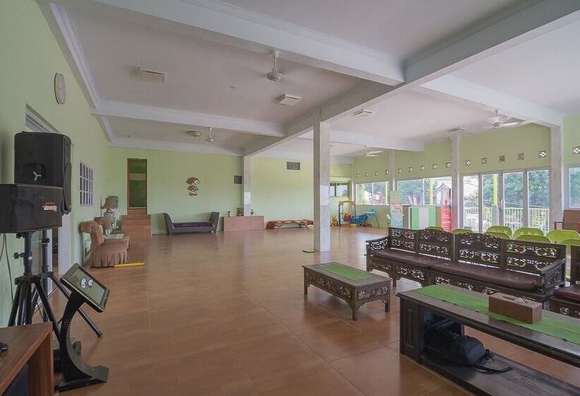 פנסיון Reddoorz Syariah Near Museum Wisma Karya Subang