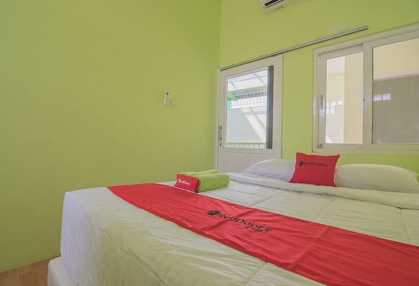 פנסיון Reddoorz Syariah Near Museum Wisma Karya Subang