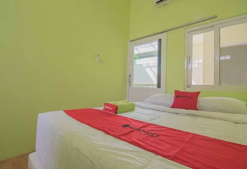 Majatalo Reddoorz Syariah Near Museum Wisma Karya Subang