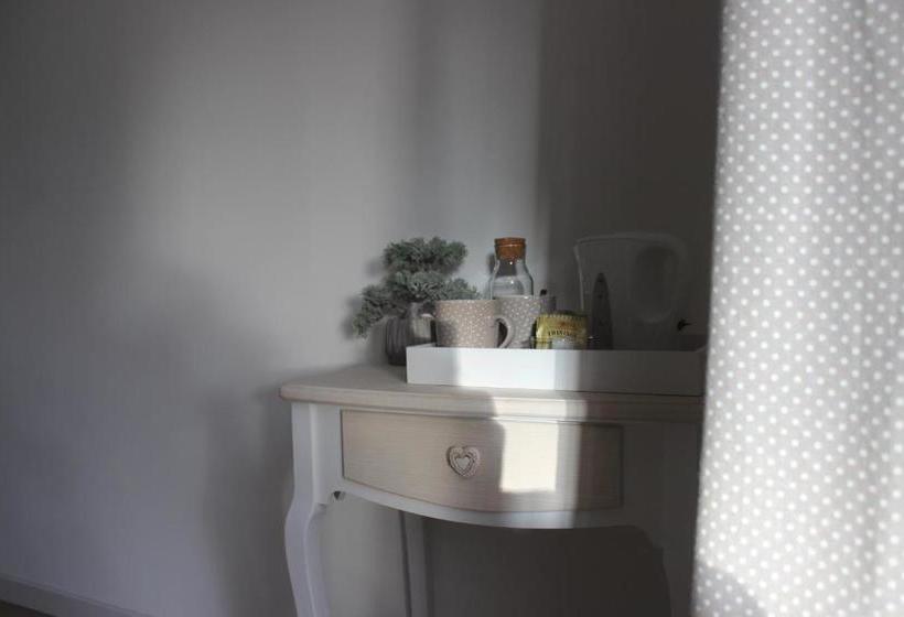 تختخواب و صبحانه Les Chambres Du Houron