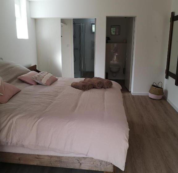 تختخواب و صبحانه Les Chambres Du Houron