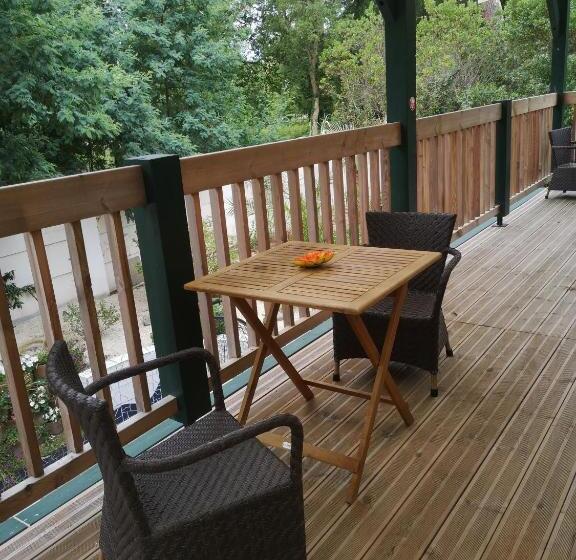 تختخواب و صبحانه Les Chambres Du Houron