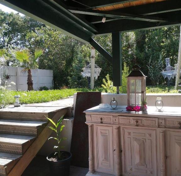 تختخواب و صبحانه Les Chambres Du Houron