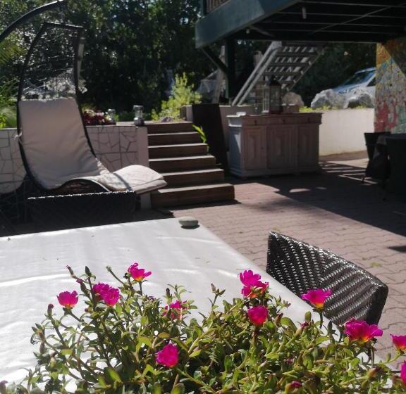 تختخواب و صبحانه Les Chambres Du Houron