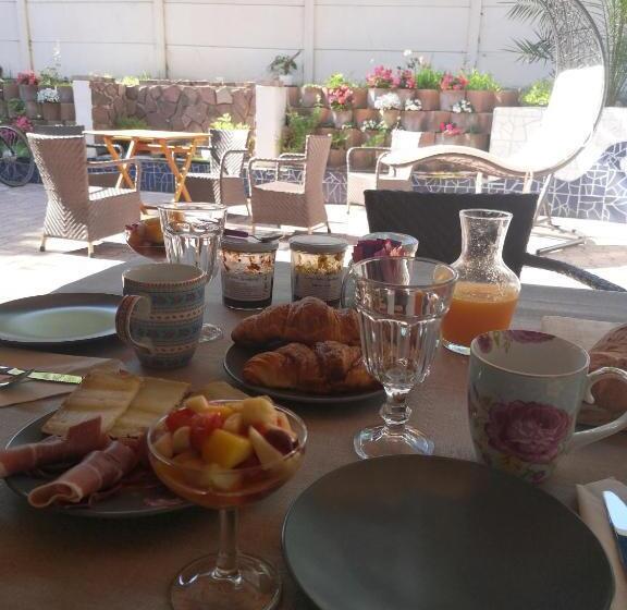 تختخواب و صبحانه Les Chambres Du Houron