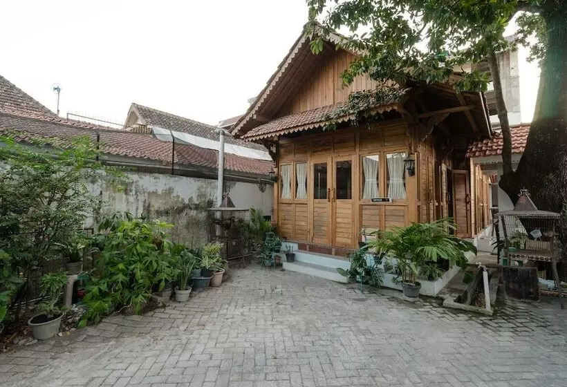 ホテル Reddoorz Syariah Near Plengkung Gading 2