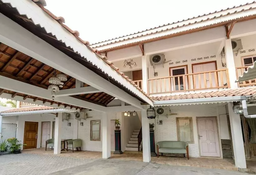 ホテル Reddoorz Syariah Near Plengkung Gading 2