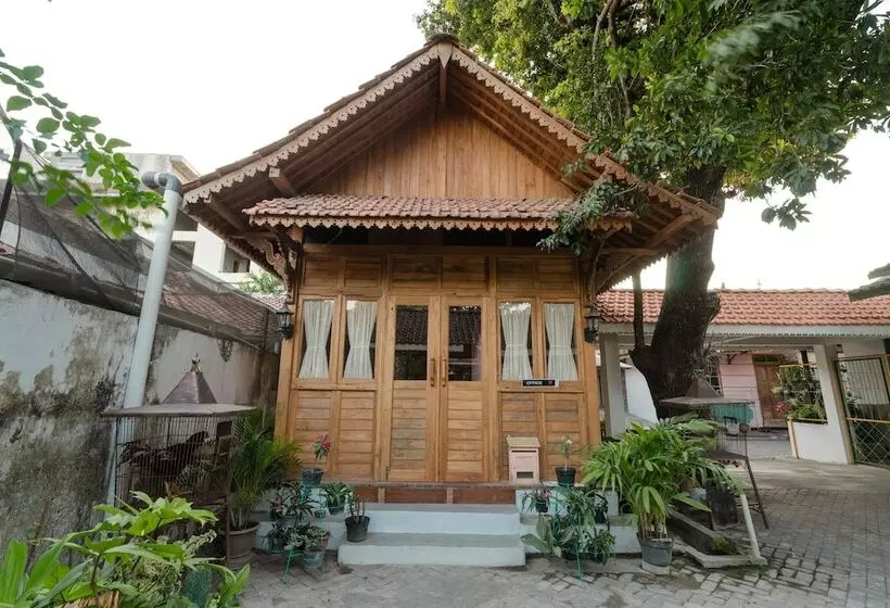 ホテル Reddoorz Syariah Near Plengkung Gading 2