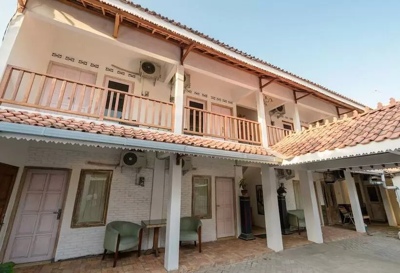 ホテル Reddoorz Syariah Near Plengkung Gading 2