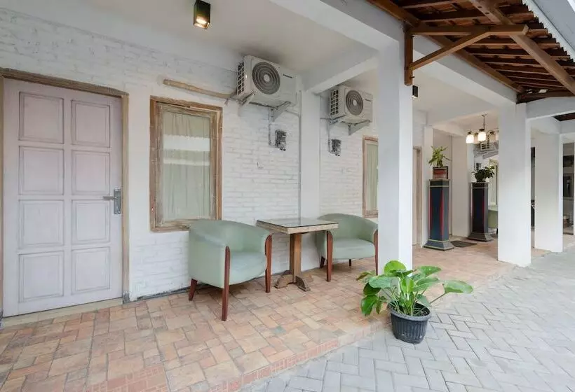 ホテル Reddoorz Syariah Near Plengkung Gading 2