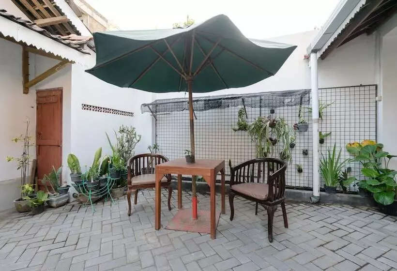 ホテル Reddoorz Syariah Near Plengkung Gading 2