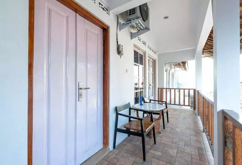 ホテル Reddoorz Syariah Near Plengkung Gading 2