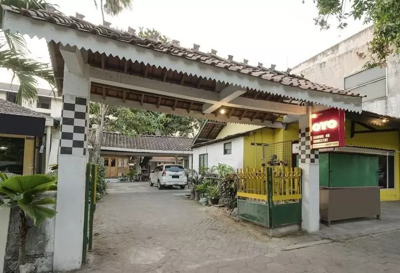 ホテル Reddoorz Syariah Near Plengkung Gading 2