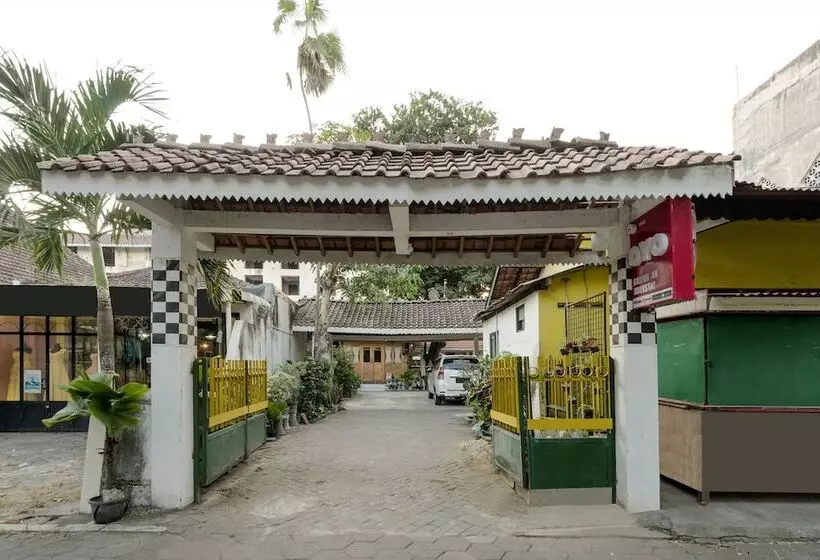 ホテル Reddoorz Syariah Near Plengkung Gading 2
