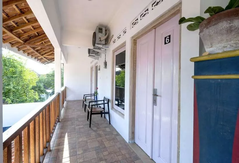 ホテル Reddoorz Syariah Near Plengkung Gading 2