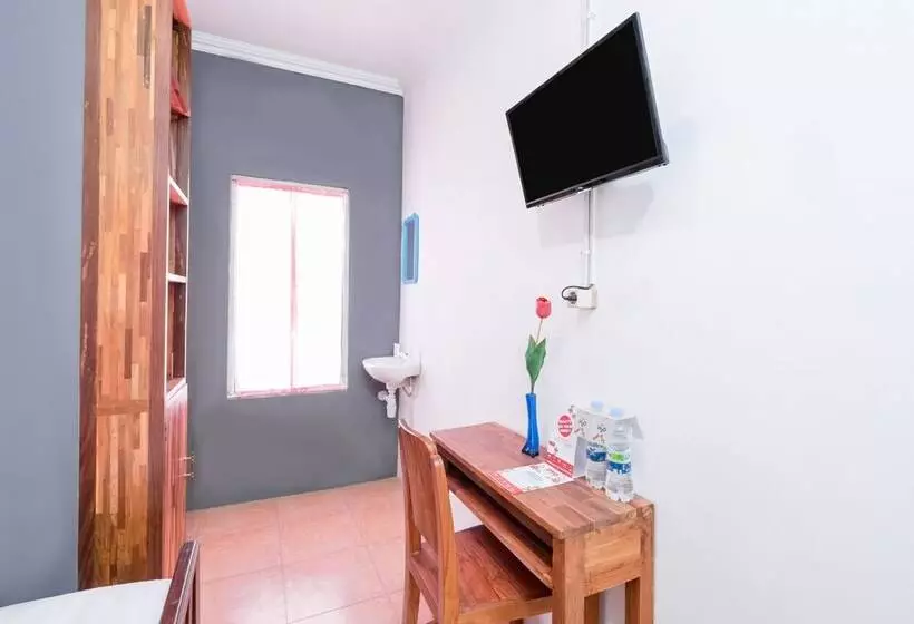 ホテル Reddoorz Syariah Near Plengkung Gading 2