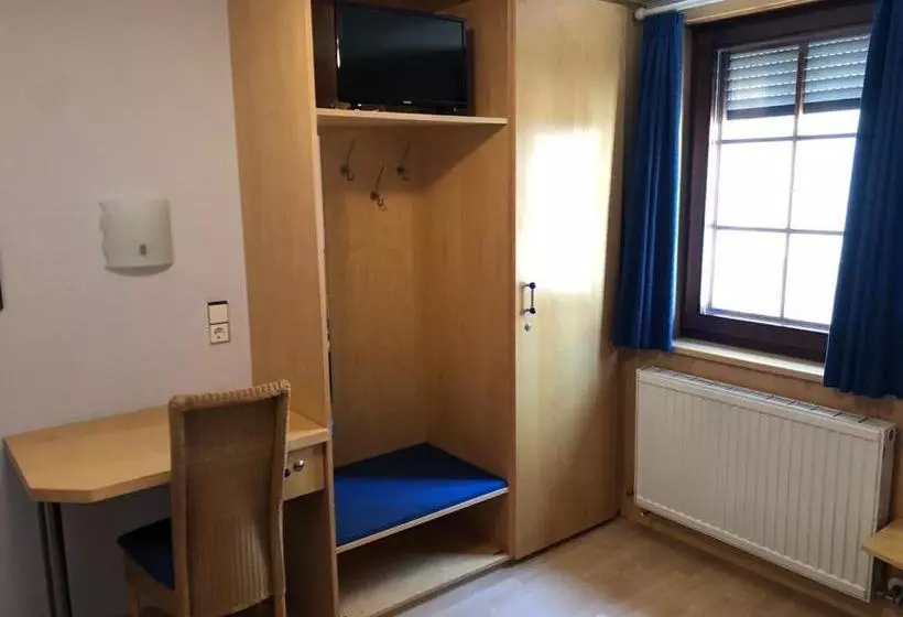 Retkeilymaja Gasthof Zum Hirsch