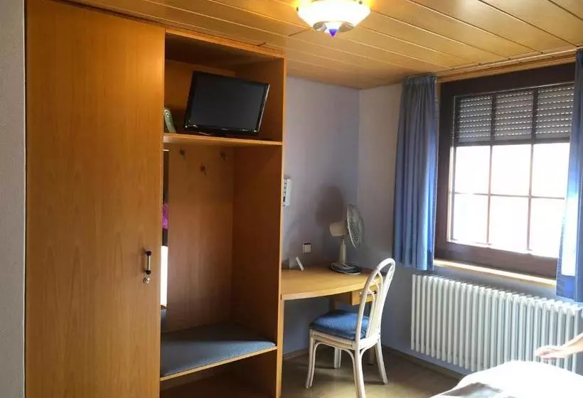 Retkeilymaja Gasthof Zum Hirsch