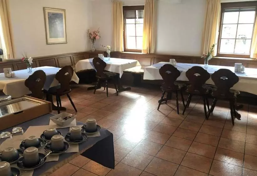 Retkeilymaja Gasthof Zum Hirsch