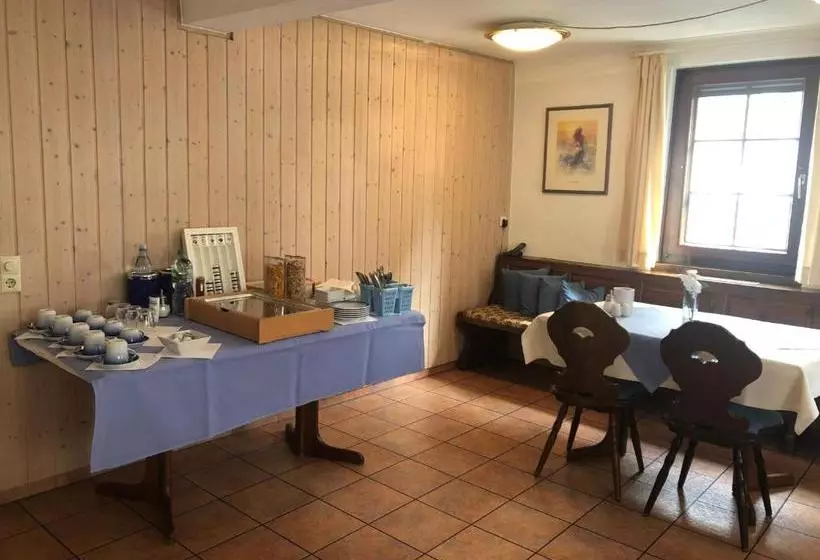 Retkeilymaja Gasthof Zum Hirsch