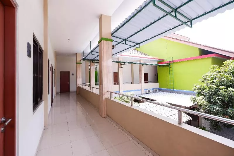 Hotel Oyo 1532 Mawar Indah