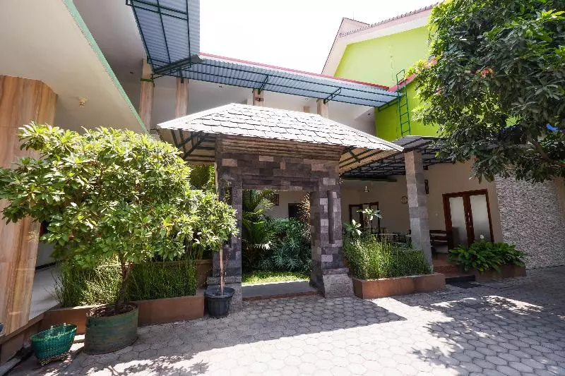 Hotel Oyo 1532 Mawar Indah