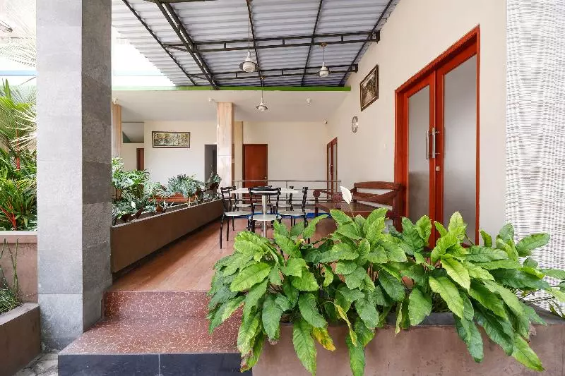 Hotel Oyo 1532 Mawar Indah