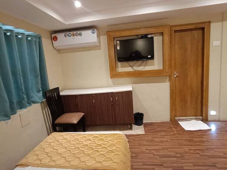 هتل Rishi International