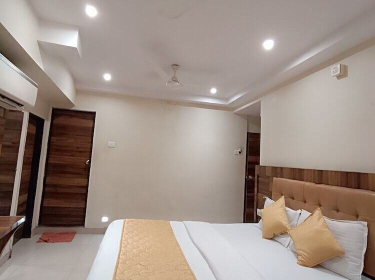 هتل Rishi International