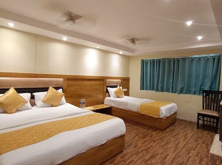 هتل Rishi International