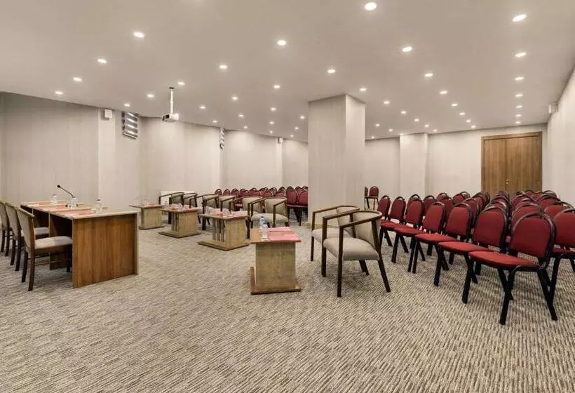 هتل Ramada By Wyndham Van