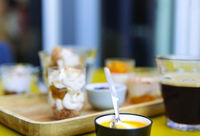 هتل The People   Tours