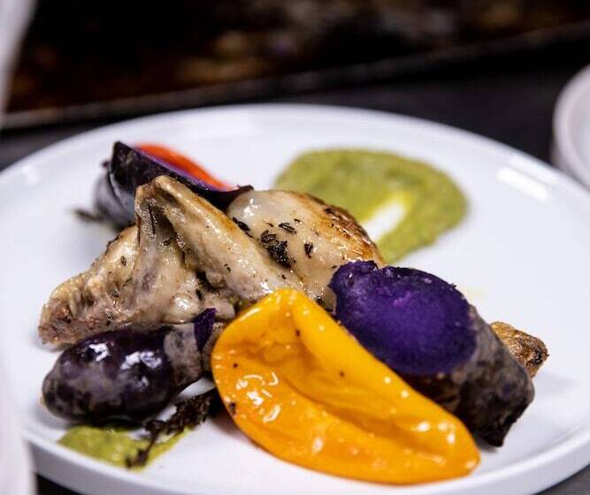 هتل The People   Tours