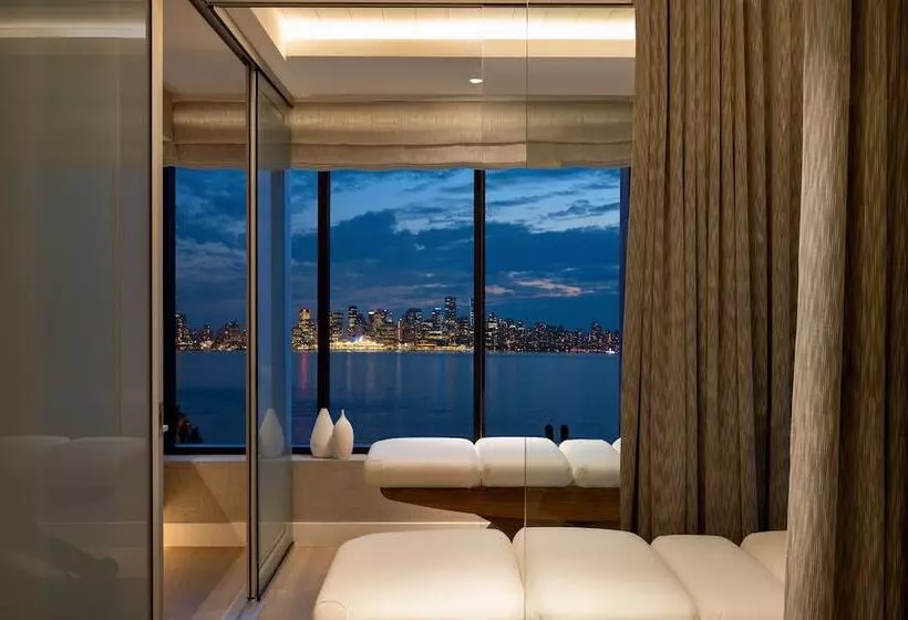 Seaside Hotel North Vancouver