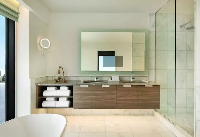 Seaside Hotel North Vancouver