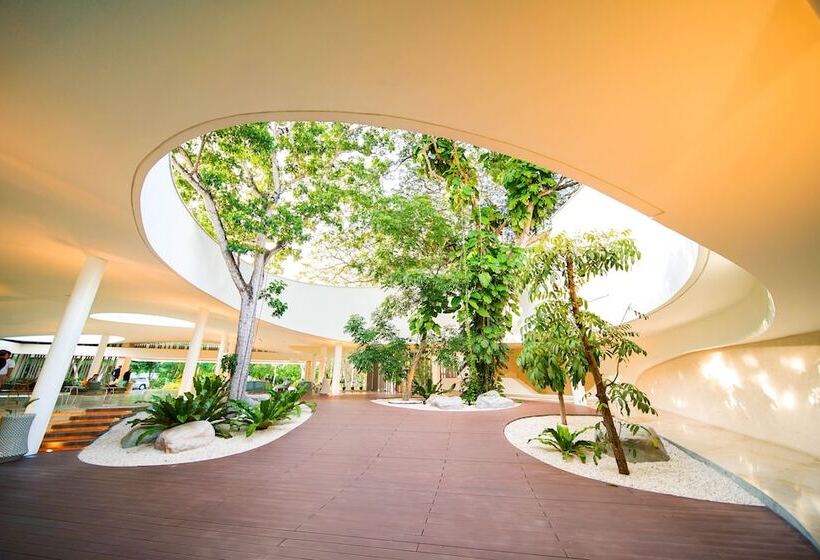 Hotel Tambuli Seaside Resort And Spa